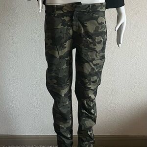 Old Navy Pixie High Rise Women’s Camo Pants Size 8 Tall